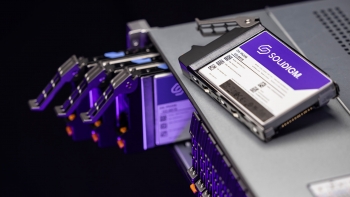 Solidigm  AI ʵңH200B200 GPU ʵʵ