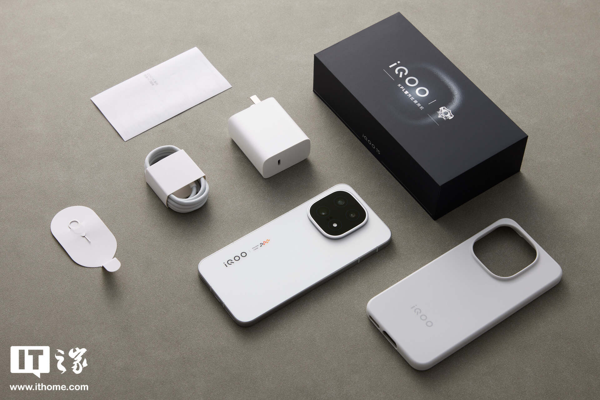 �����̣�iQOO 15 �ֻ����߿���׿����䳵��ΪС�� YU7