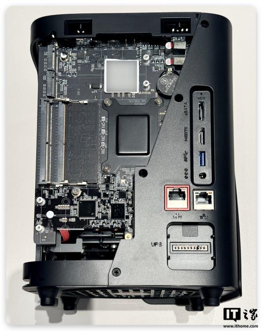 IT֮ҡIntel Core Ultra 225H + ڣȣռ Z425 ˽