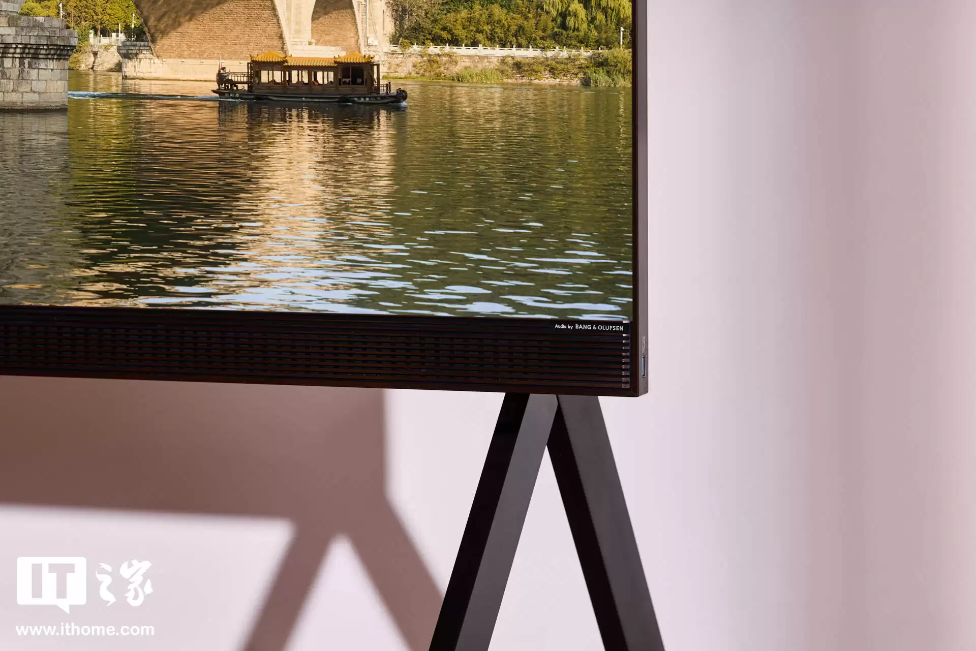 TCL X11L 98 吋 SQD-Mini LED 电视图赏:顶配机皇,100% BT2020 色域、上万尼特亮度 TCL X11L 98 吋 SQD-Mini LED 电视图赏:顶配机皇,100% BT2020 色域、上万尼特亮度