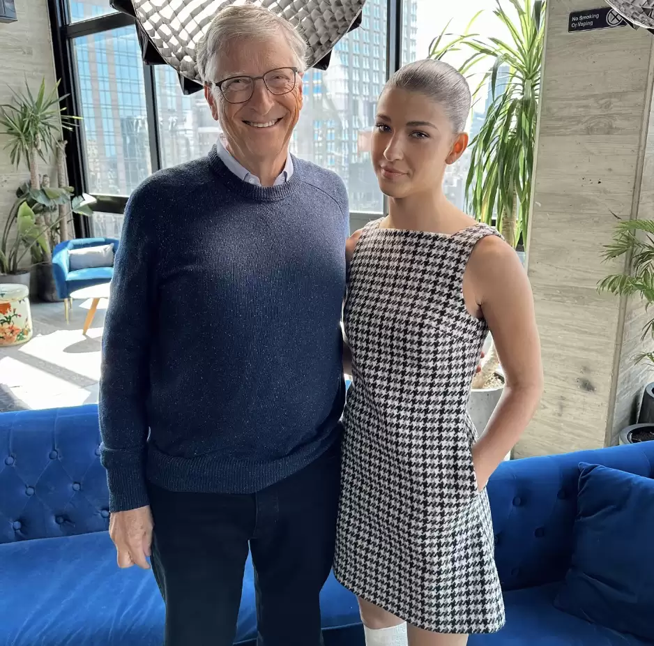 �ȶ�?�Ǵ�Ů��Ҳ AI ��ҵ�ˣ�ʱ�е��̣��ձ����� 800 ����ԪͶ��