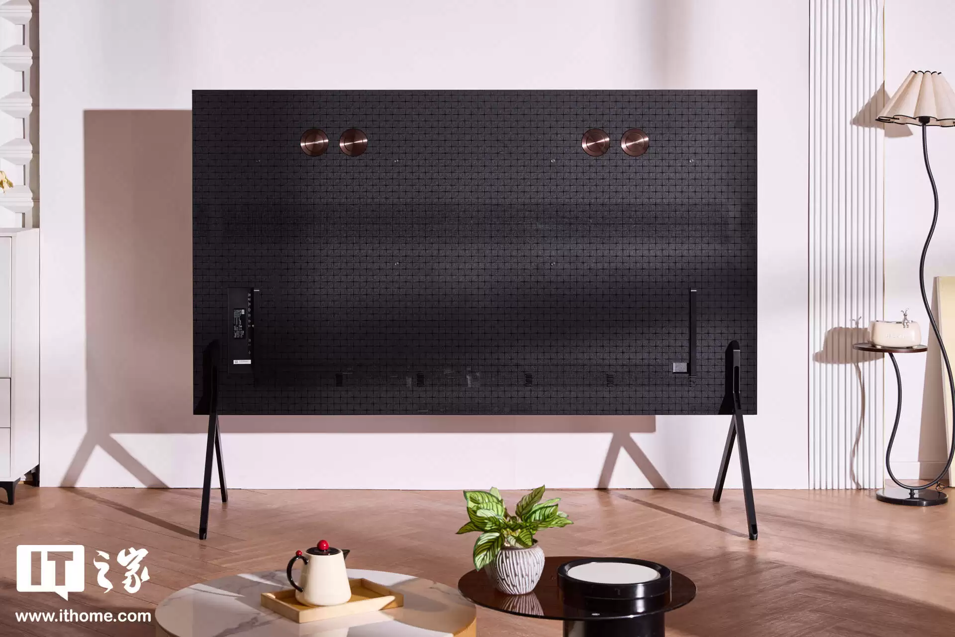 TCL X11L 98 吋 SQD-Mini LED 电视图赏:顶配机皇,100% BT2020 色域、上万尼特亮度 TCL X11L 98 吋 SQD-Mini LED 电视图赏:顶配机皇,100% BT2020 色域、上万尼特亮度