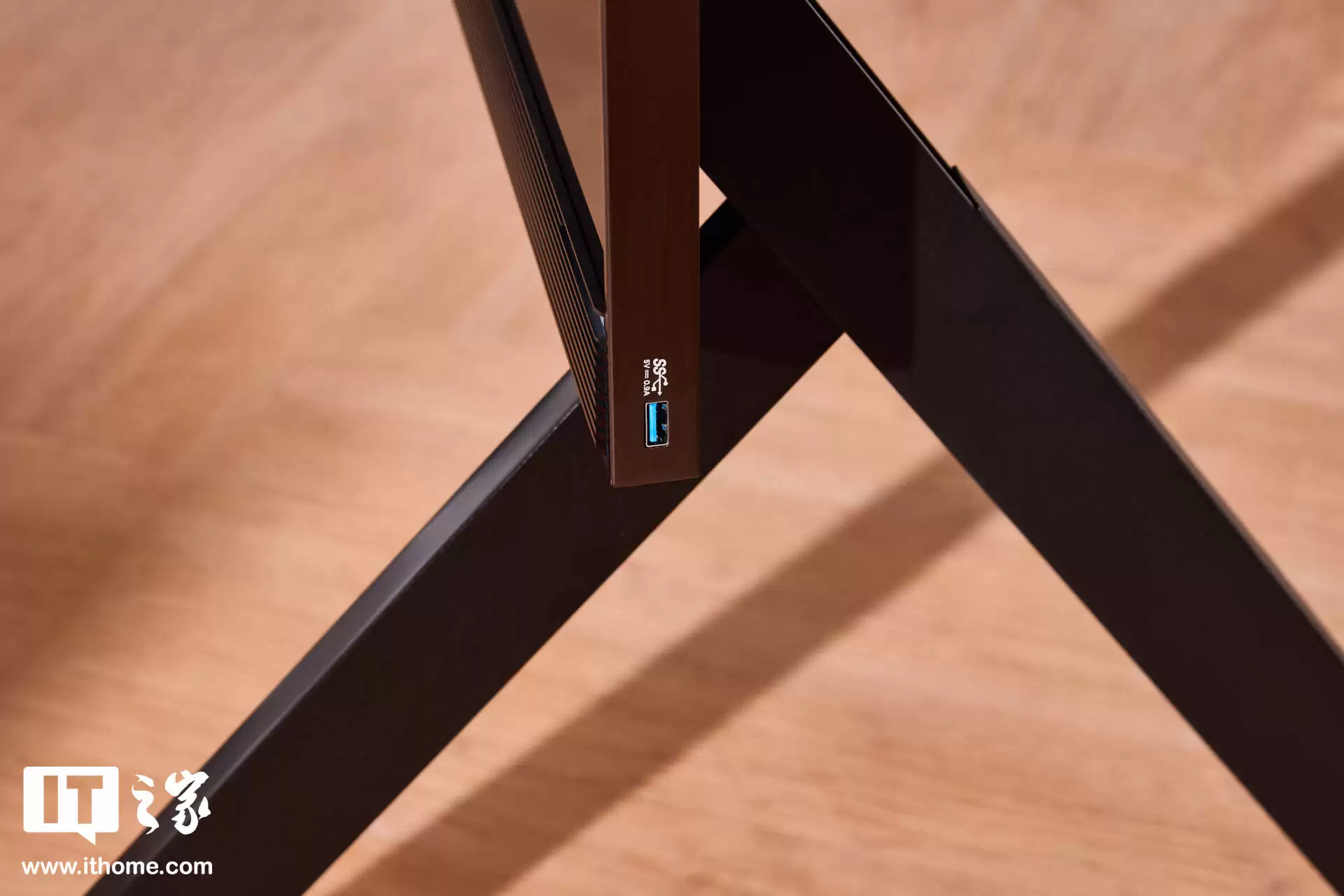 TCL X11L 98 吋 SQD-Mini LED 电视图赏:顶配机皇,100% BT2020 色域、上万尼特亮度 TCL X11L 98 吋 SQD-Mini LED 电视图赏:顶配机皇,100% BT2020 色域、上万尼特亮度