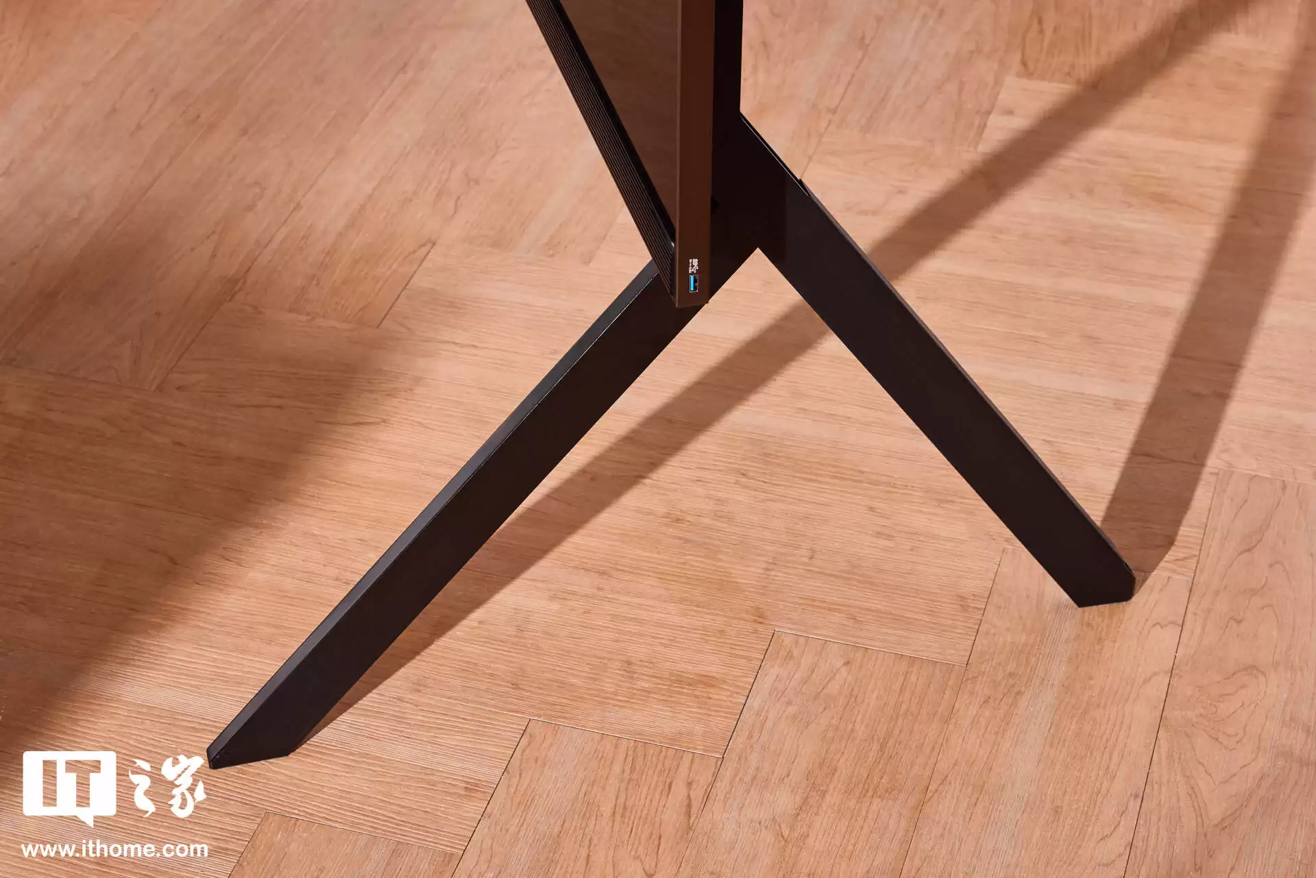 TCL X11L 98 吋 SQD-Mini LED 电视图赏:顶配机皇,100% BT2020 色域、上万尼特亮度 TCL X11L 98 吋 SQD-Mini LED 电视图赏:顶配机皇,100% BT2020 色域、上万尼特亮度