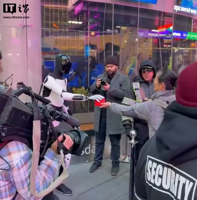 ��˹�����λ����� Optimus ����ŦԼʱ���㳡����·���ɷ��ǹ�