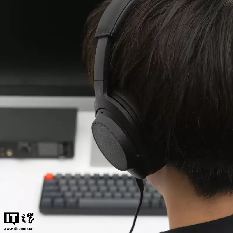 Final �Ƴ� UX5000 ͷ��ʽ���߶�����֧�� LDAC ������롢�������룬���ø�ͨ QCC3095 ����