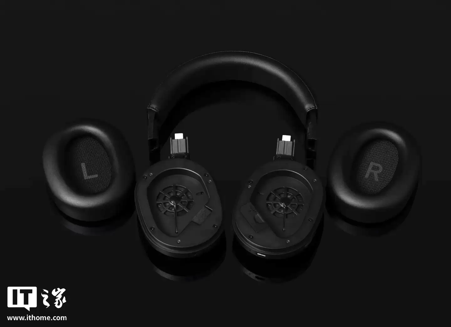 Final �Ƴ� UX5000 ͷ��ʽ���߶�����֧�� LDAC ������롢�������룬���ø�ͨ QCC3095 ����