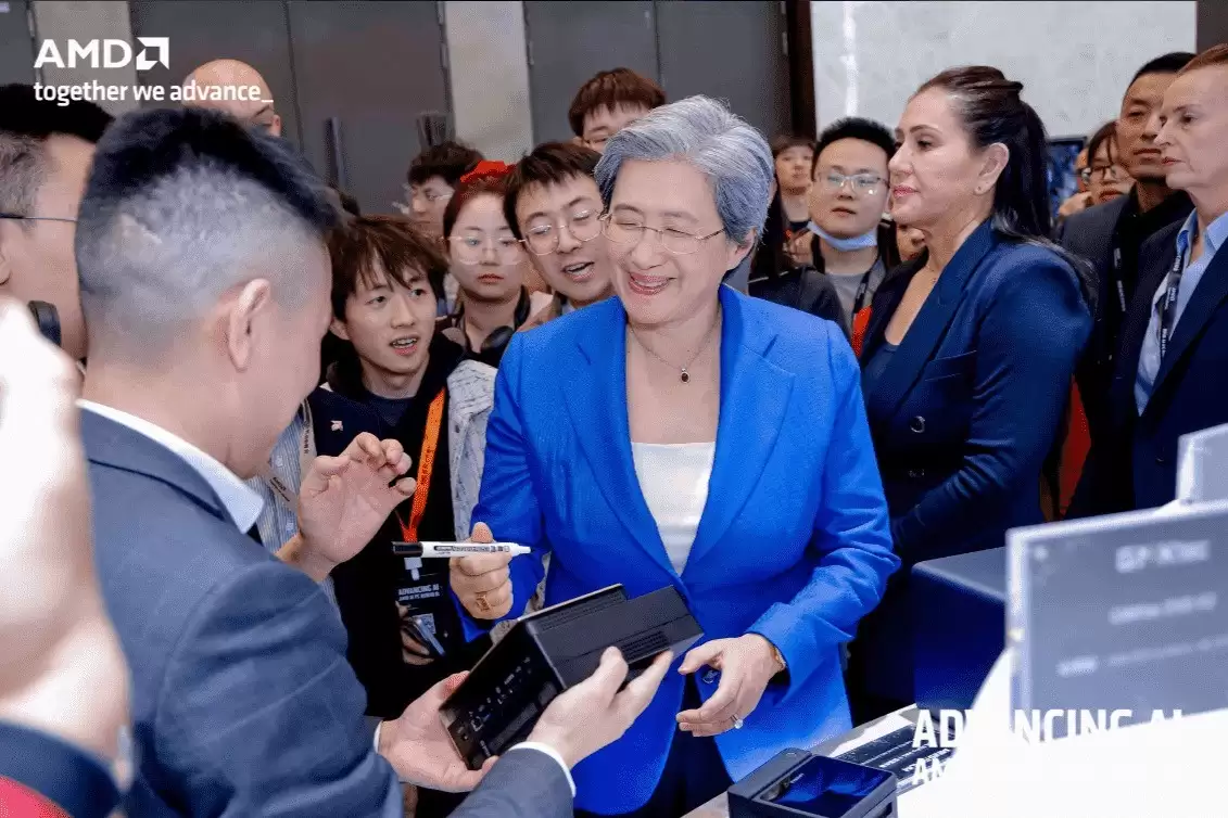 ��Ħ�͡�AMD��УѲ��ЯEVO-X2�������ִ�ѧ�����ݴ�ѧ������ʦ��ѧԺ