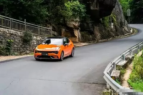 ϵͳ��ѵ������ɽ·��ʻ����