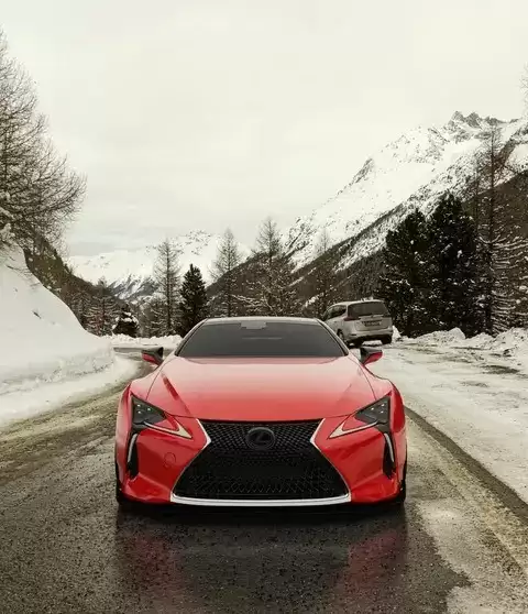 �׿���˹LC500�ڱ�棺�����е���������