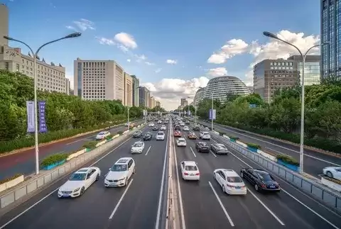 成都拟限行新能源车缓解拥堵引热议 成都拟限行新能源车缓解拥堵引热议