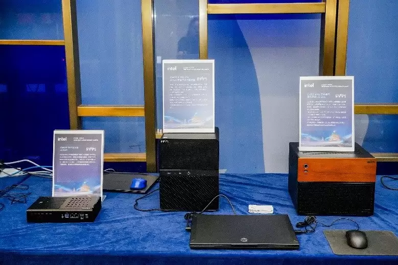 ���ܱ������ݴ�ܵĵײ��߼� Ӣ�ض�Я��AI NAS��̬�ͷ�Ӳ����������Ǳ��