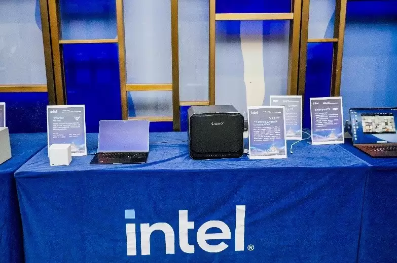 ���ܱ������ݴ�ܵĵײ��߼� Ӣ�ض�Я��AI NAS��̬�ͷ�Ӳ����������Ǳ��