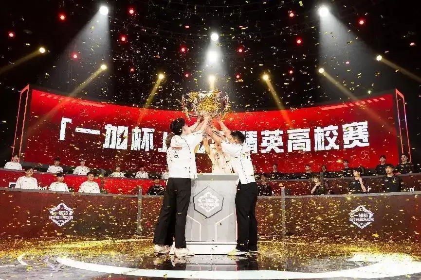 �����˻��ڱ��ܷ֣�һ���Ѿ�����Ϸ��������̬