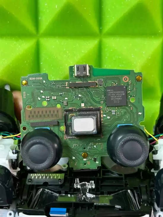 PS5��DualSense�ֱ��������� ��Pro��Slim��ͬ���Ƴ�