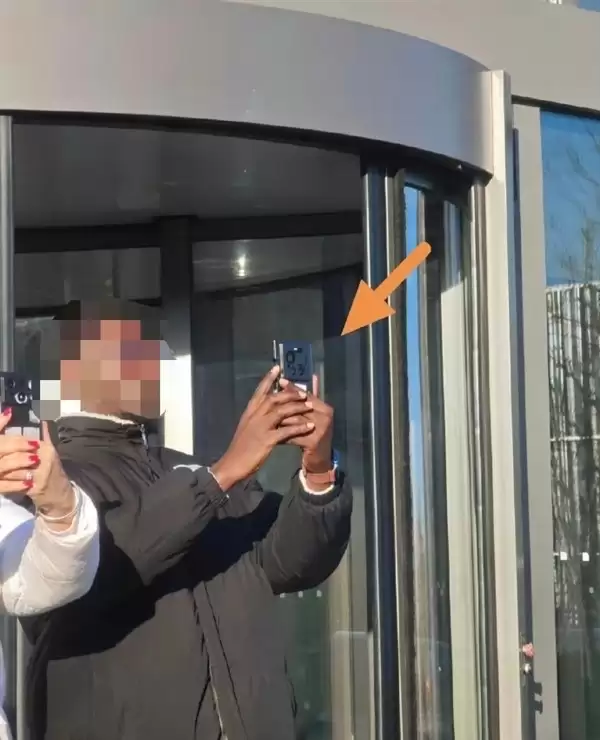 小米17 Ultra真机曝光:三摄新设计、骁龙8至尊版首发 小米17 Ultra真机曝光:三摄新设计、骁龙8至尊版首发