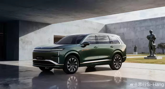 家族首款中大型 SUV:五菱星光 L 汽车官图公布,明年亮相 家族首款中大型 SUV:五菱星光 L 汽车官图公布,明年亮相