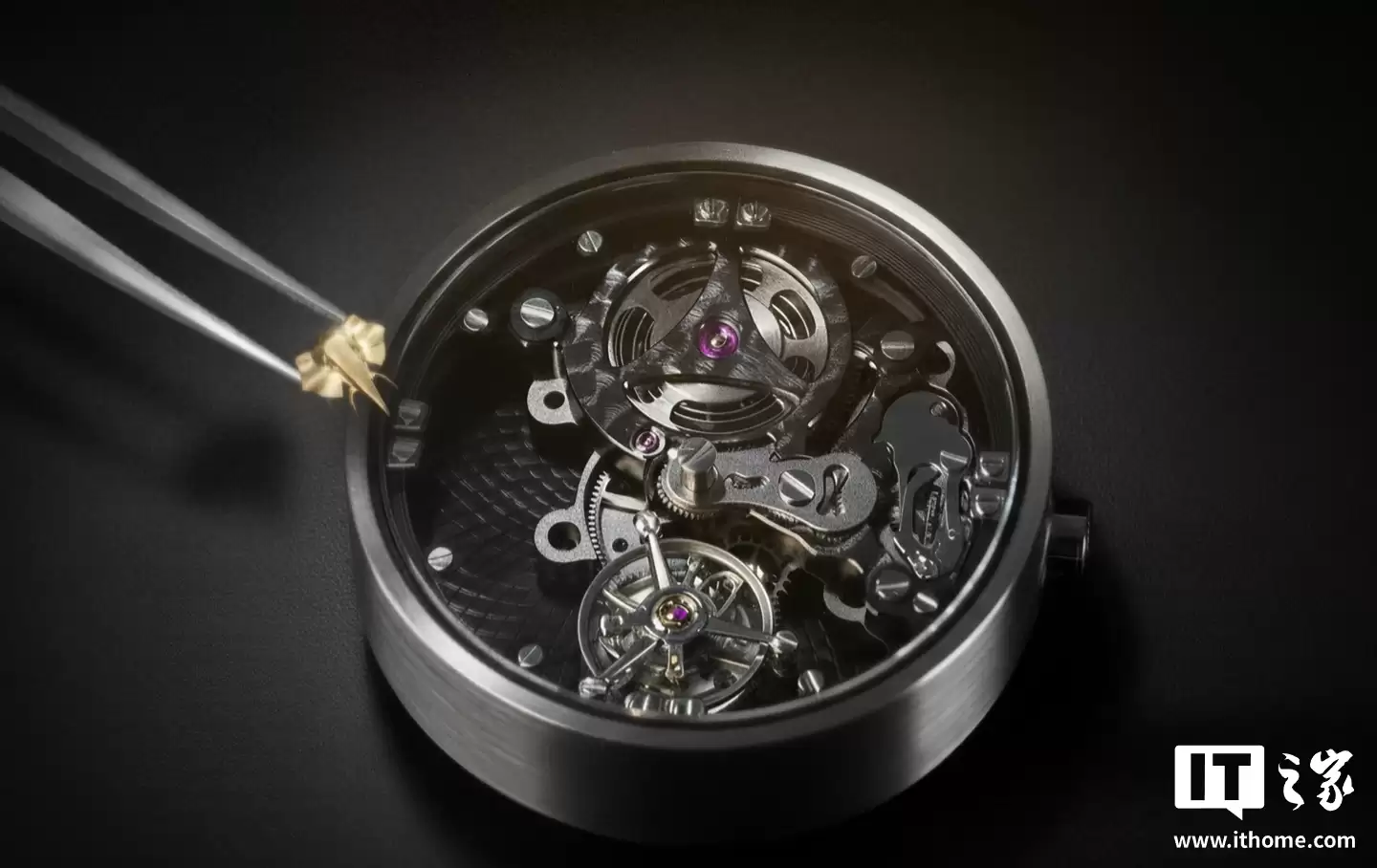 自带机械腕表机芯的机械键盘:Wuque Studio Nama 发布,重量达 8.6 公斤 自带机械腕表机芯的机械键盘:Wuque Studio Nama 发布,重量达 8.6 公斤