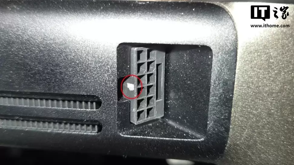 �û��� RTX 5080 ��Դ�ӿڿ������䣬Ӣΰ��ܾ�Ϊ������Կ�