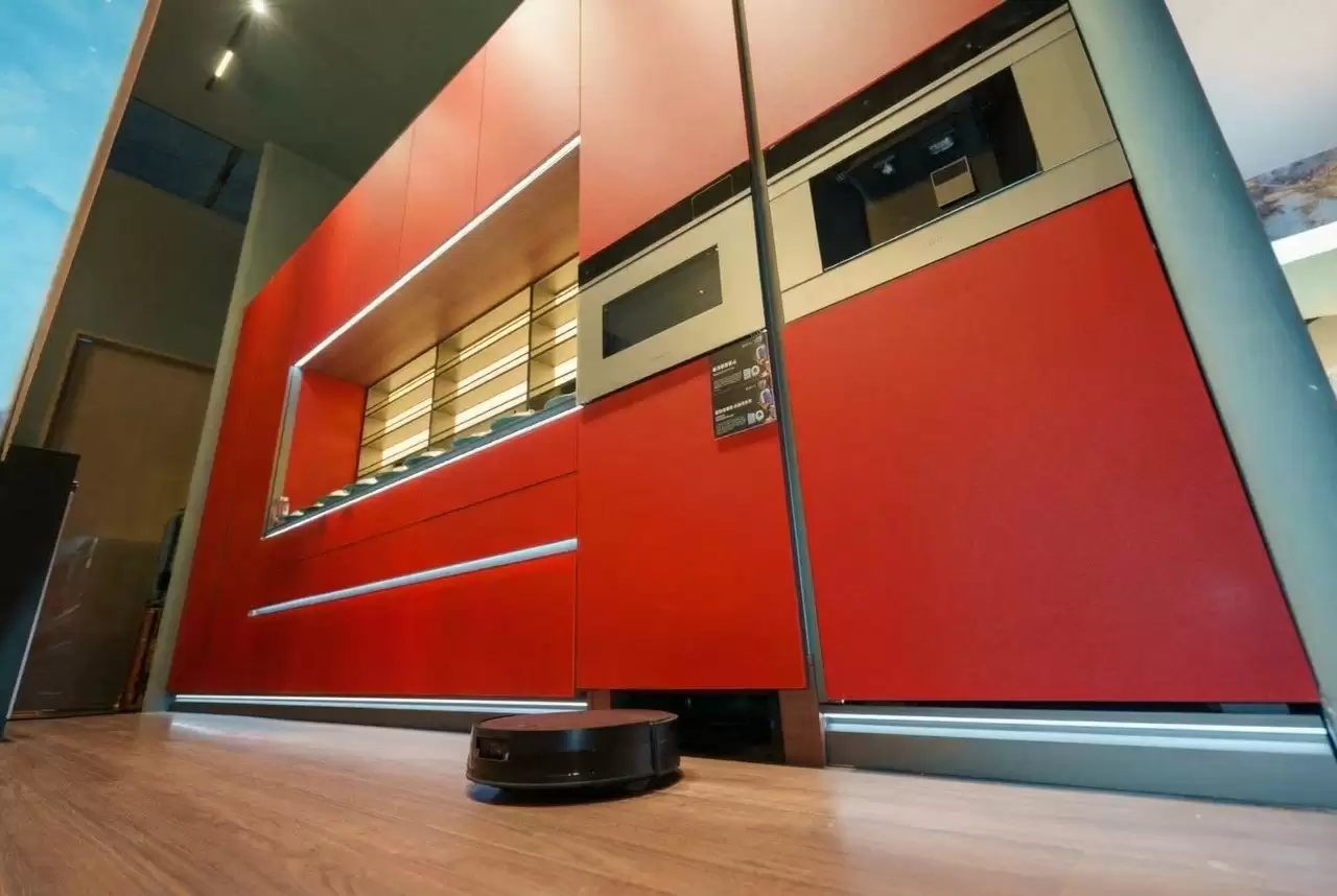 科沃斯地宝X全嵌高定款亮相2025广州设计周,以“全嵌”定义家居设计新风向 科沃斯地宝X全嵌高定款亮相2025广州设计周,以“全嵌”定义家居设计新风向