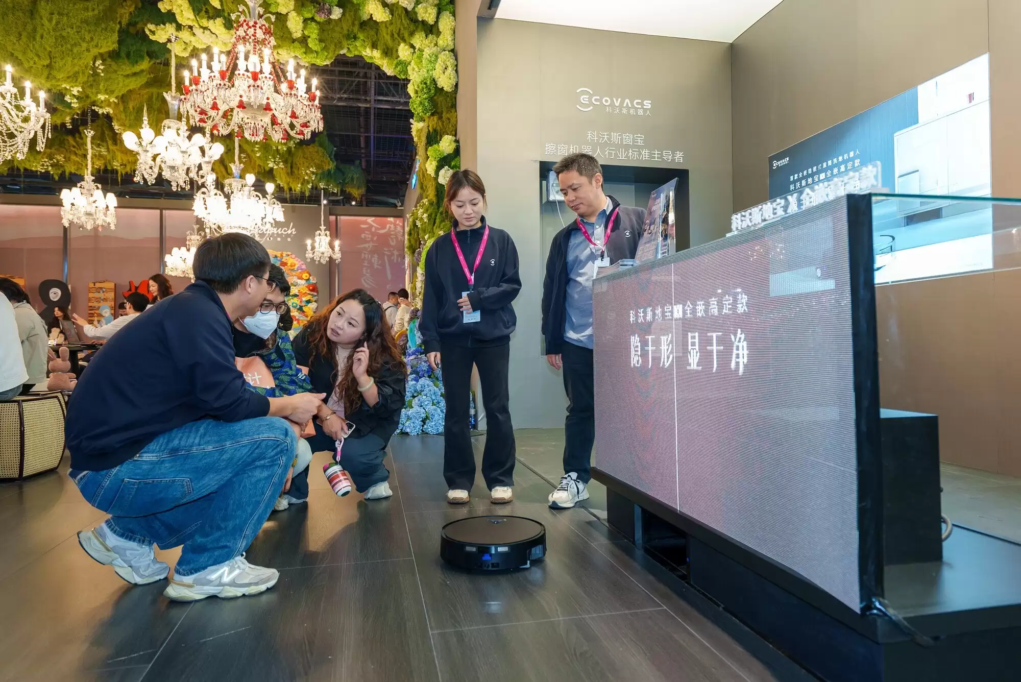 科沃斯地宝X全嵌高定款亮相2025广州设计周,以“全嵌”定义家居设计新风向 科沃斯地宝X全嵌高定款亮相2025广州设计周,以“全嵌”定义家居设计新风向