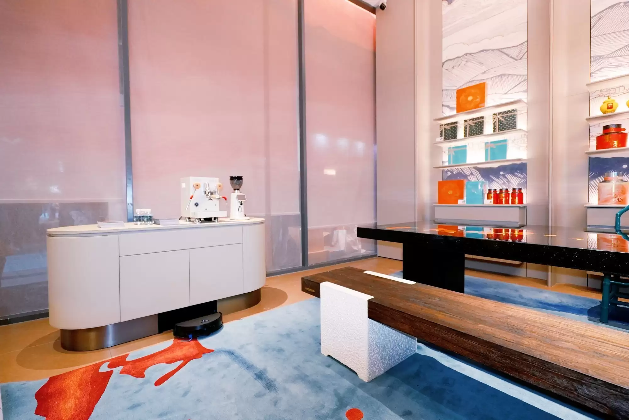 科沃斯地宝X全嵌高定款亮相2025广州设计周,以“全嵌”定义家居设计新风向 科沃斯地宝X全嵌高定款亮相2025广州设计周,以“全嵌”定义家居设计新风向