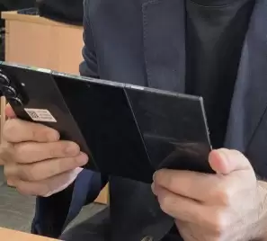 �������� Galaxy Z TriFold ���۵��ֻ������ڣ�����Ӱ������������ͷ͹��