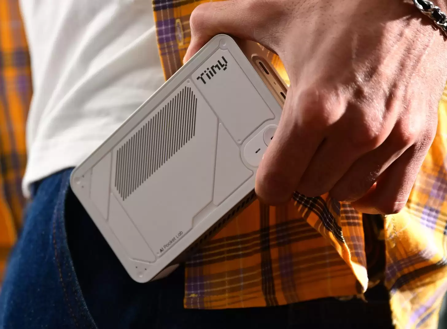 ��ȫ����С AI ���㡱������300 �ˡ�190 TOPS �������ɱ������� 120B ģ��