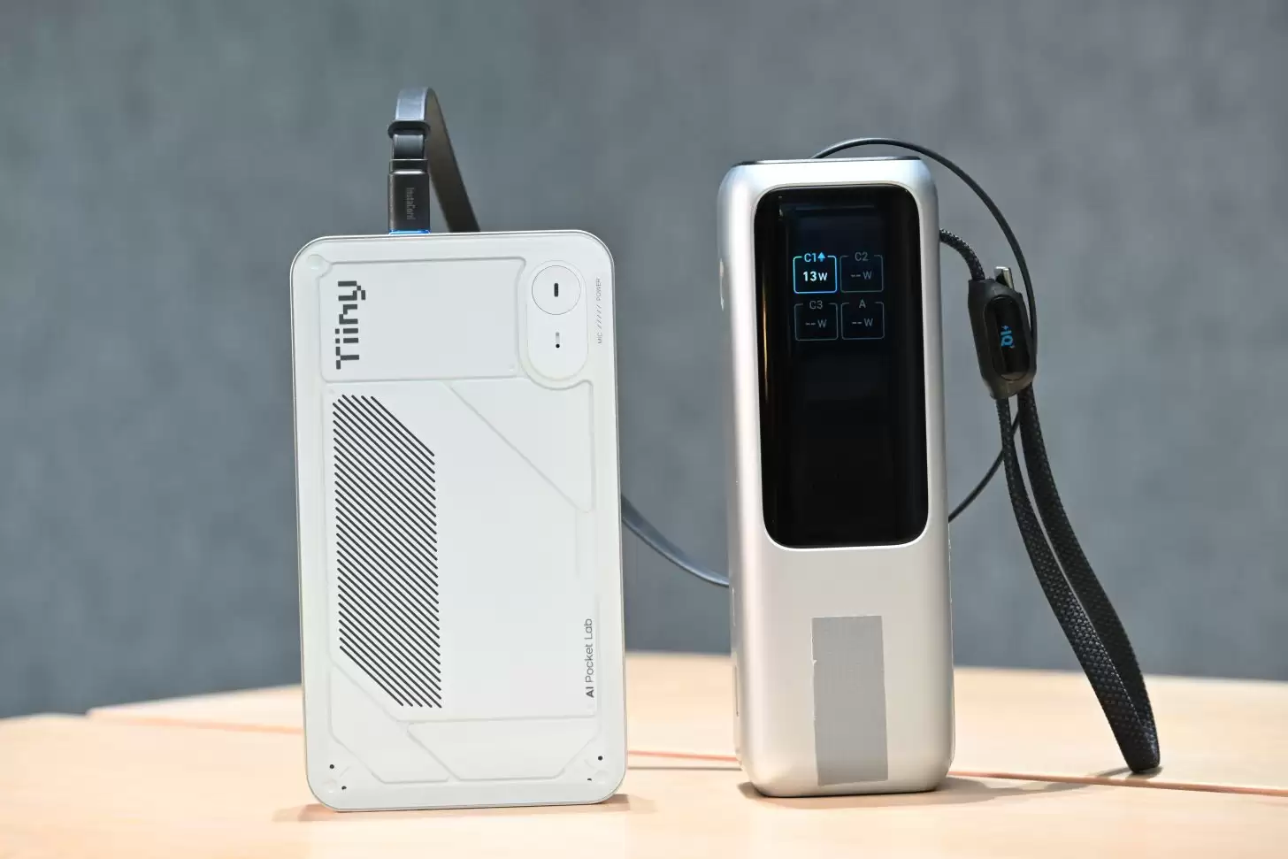 “全球最小 AI 超算”问世:300 克、190 TOPS 算力,可本地运行 120B 模型 “全球最小 AI 超算”问世:300 克、190 TOPS 算力,可本地运行 120B 模型