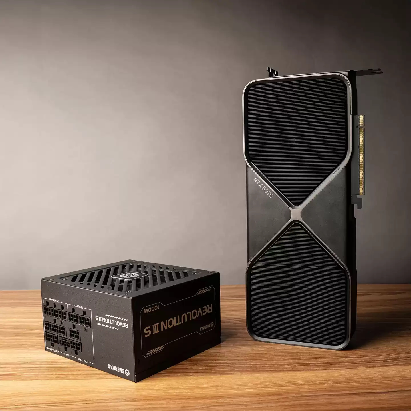 ENERMAX �Ƴ� REVOLUTION III S 1000W ��Դ����׼ 140mm �����׽�Ч��