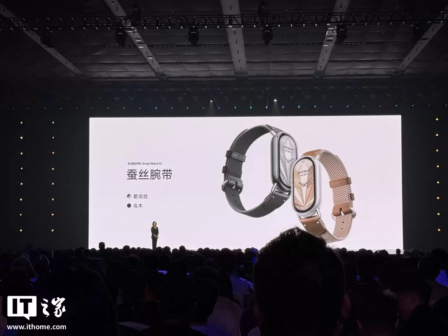 半价 356 元 = 499 元小米手环 10 耀影金特别版 + 199 元多功能桌搭,京东数码补贴再加码 半价 356 元 = 499 元小米手环 10 耀影金特别版 + 199 元多功能桌搭,京东数码补贴再加码