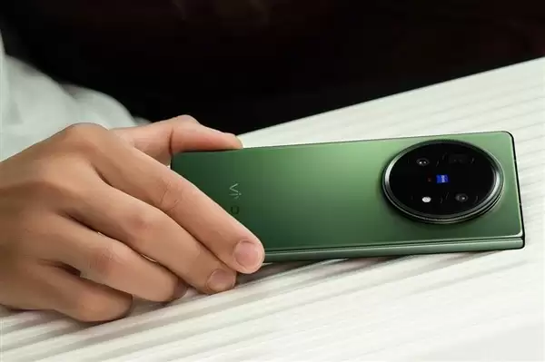 vivo X Fold5轻薄旗舰升级OriginOS 6,多设备互联再进化 vivo X Fold5轻薄旗舰升级OriginOS 6,多设备互联再进化