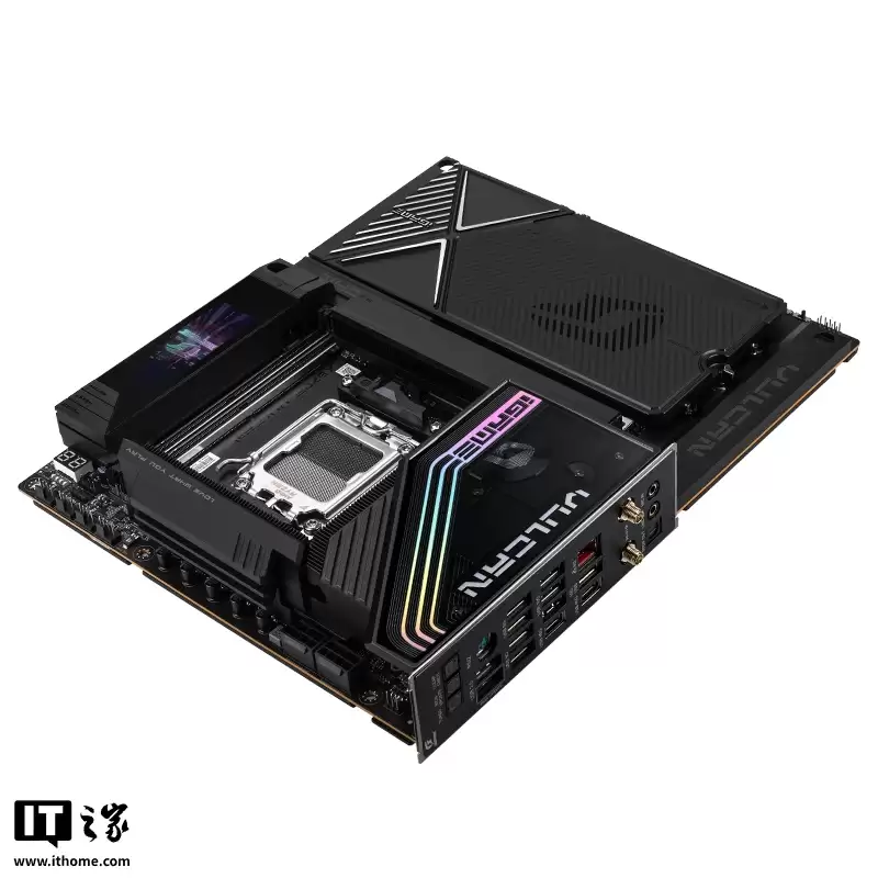 �߲ʺ緢�� iGame X870E Vulcan OC V14 ���壺�Դ� LCD ����֧�� DDR5-10000 �ڴ�