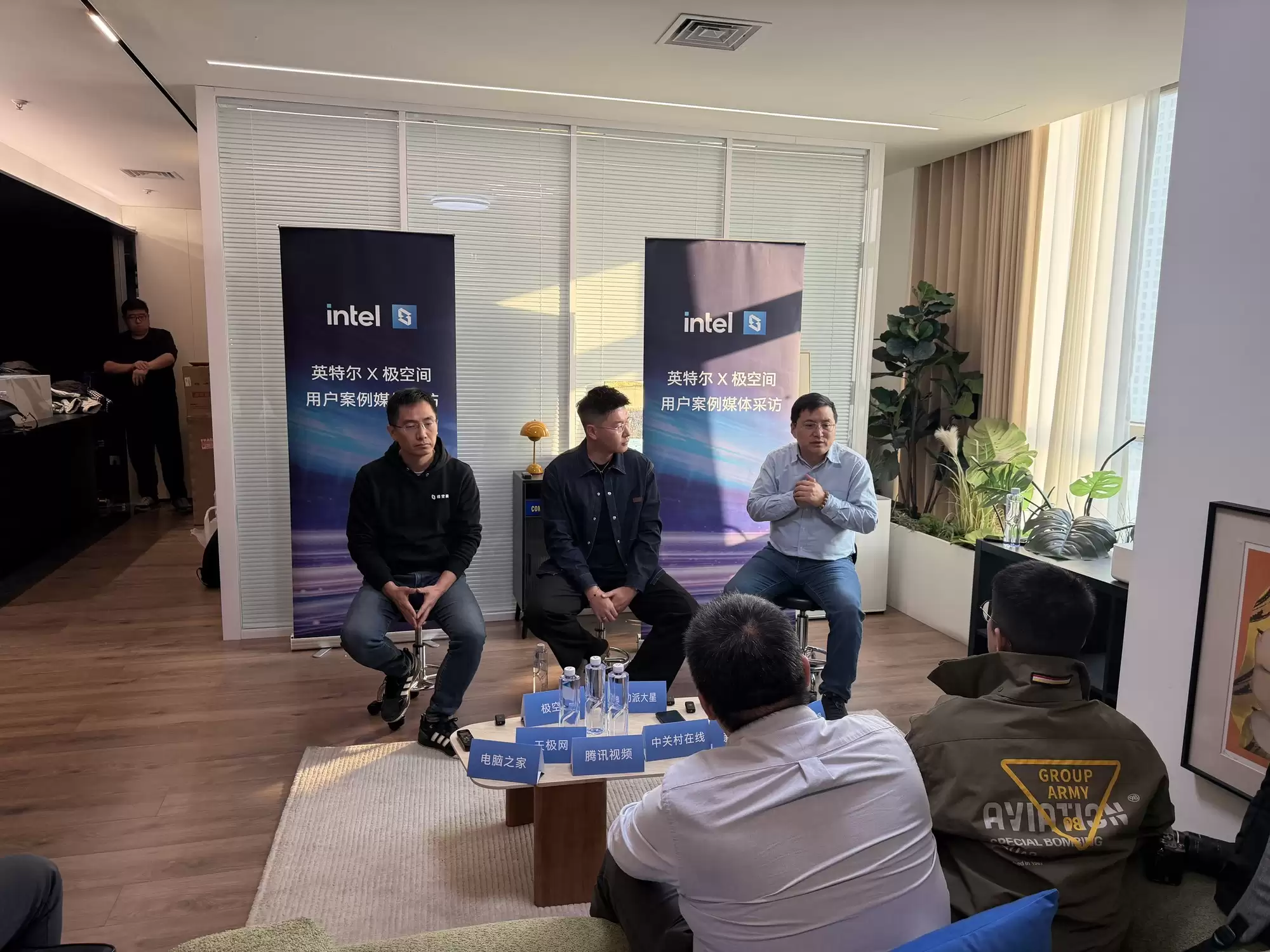 �洢������˫�򱼸����Ӽ�������Ʒ���û� ��AI NAS����ع�����������ն�