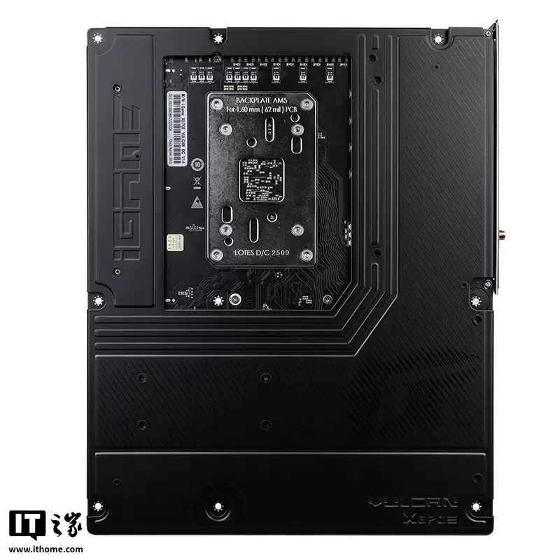 �߲ʺ緢�� iGame X870E Vulcan OC V14 ���壺�Դ� LCD ����֧�� DDR5-10000 �ڴ�