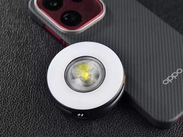 OPPO���մ�����������У����ɱ�Я��һ���ĳ���Ƭ�д�Ƭ