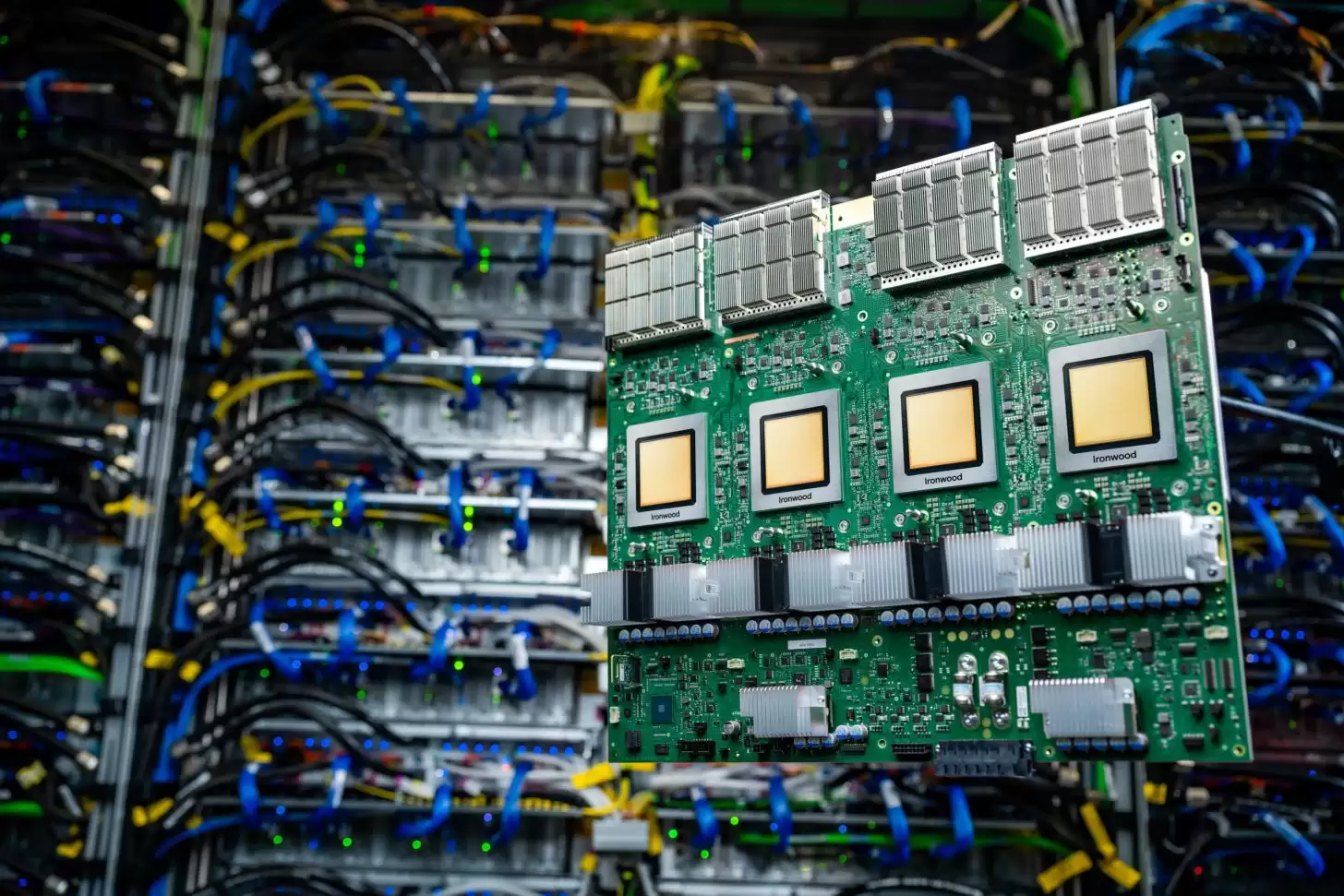 ��սӢΰ��ȸ�Я�������Ƽ������� AI оƬ��TPU v7e ����ֱ�ӷ���