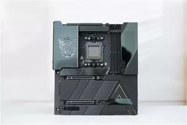 ΢��������ǧƬMEG X870E GODLIKEʮ�����������