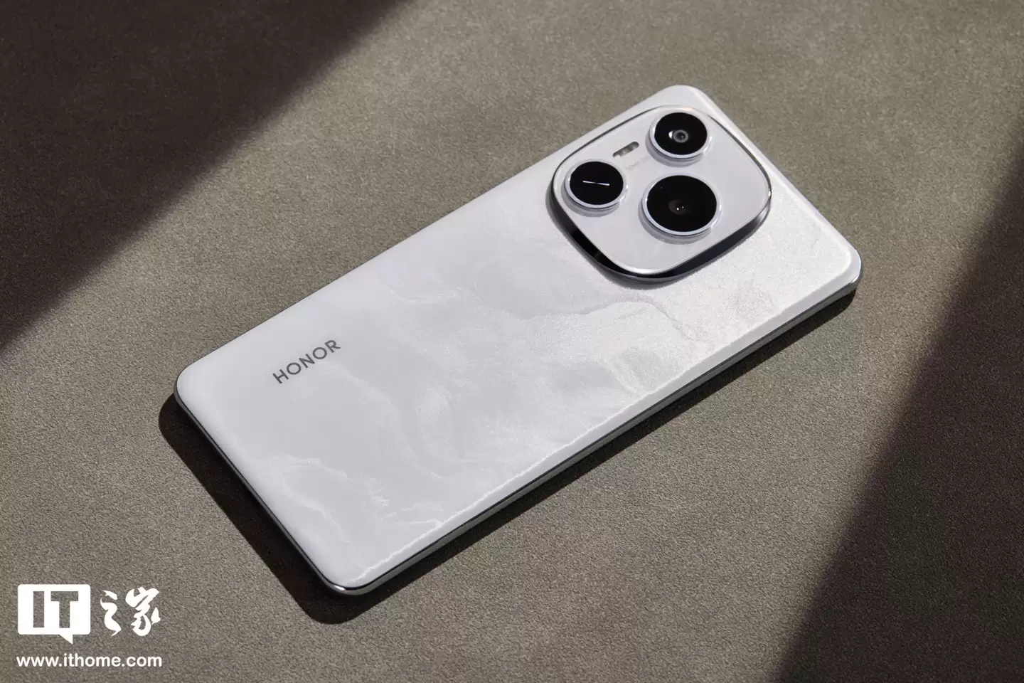 ��Ϣ��ĳ������ 8500 �ж��»����� 10080mAh± ��أ�Ԥ��Ϊ��ҫ Power 2���ݶ�����ǰ�ǳ�