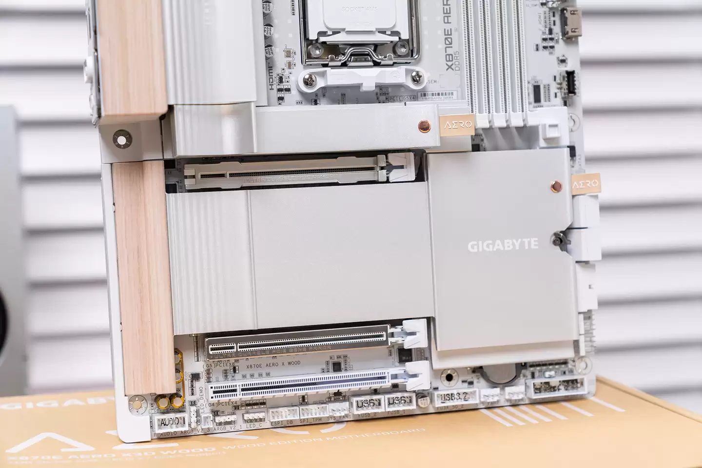 ���� X870E AERO X3D WOOD ľ����ѧ�������У�3999 Ԫ