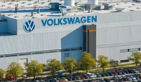 ���ڵ¹�͸������ͣ������ת�Ͷ�����������չʾ