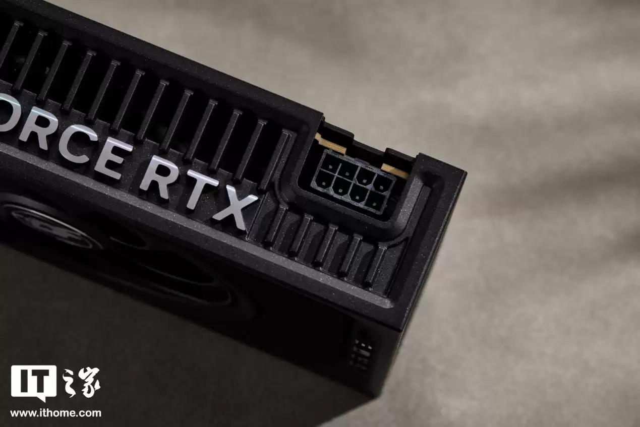 ��IT֮�ҿ��䡿�߲ʺ� iGame GeForce RTX 5060 Ti Mini OC 16GB �Կ�ͼ�ͣ��������ͣ���ҵӲ�˷�