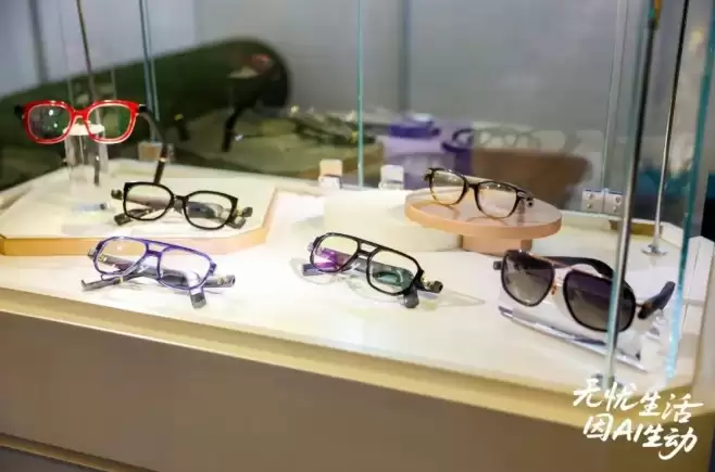 豆包大模型携手润欣科技老凤祥共推千元级AI眼镜 豆包大模型携手润欣科技老凤祥共推千元级AI眼镜