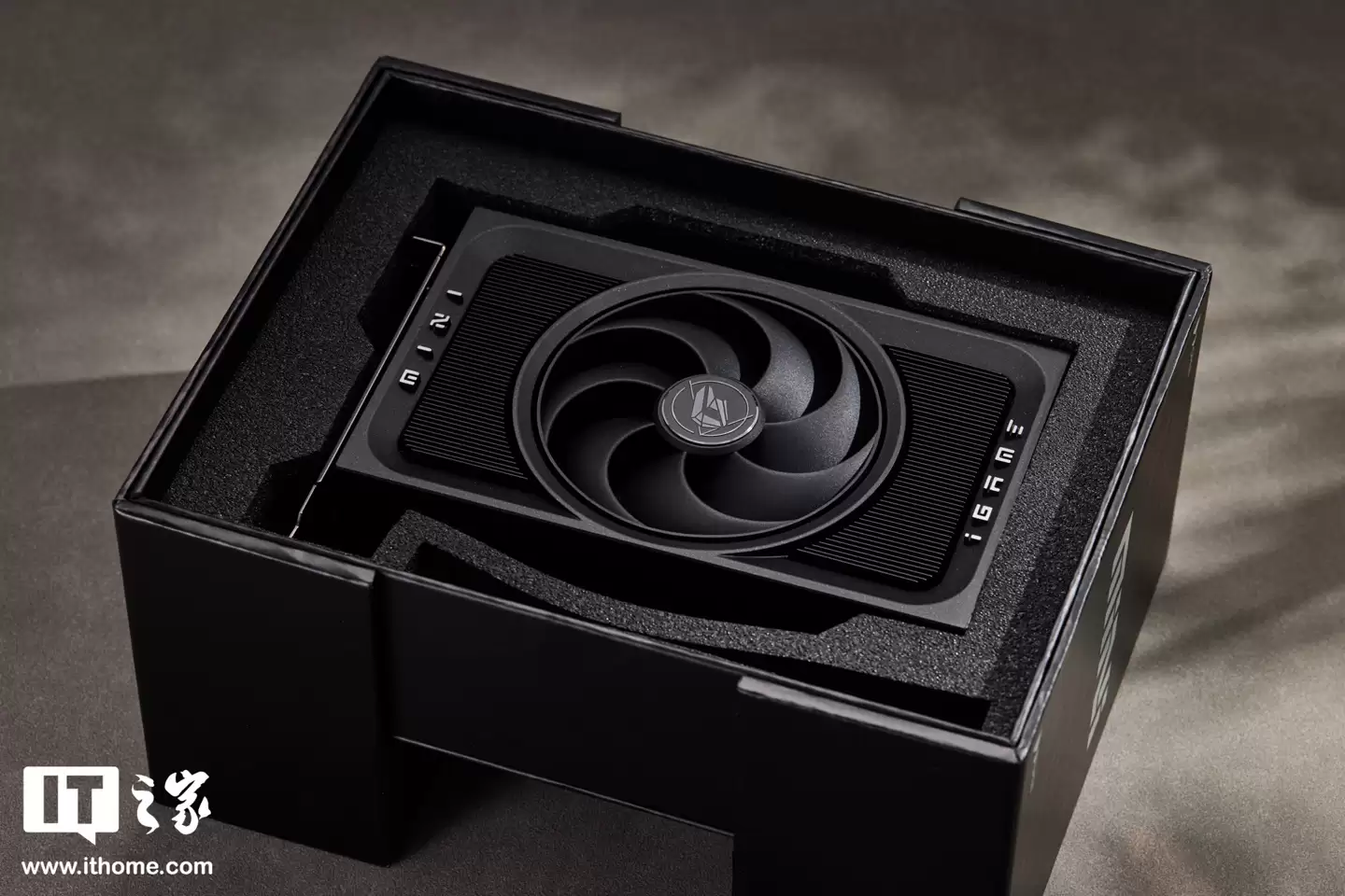 ��IT֮�ҿ��䡿�߲ʺ� iGame GeForce RTX 5060 Ti Mini OC 16GB �Կ�ͼ�ͣ��������ͣ���ҵӲ�˷�