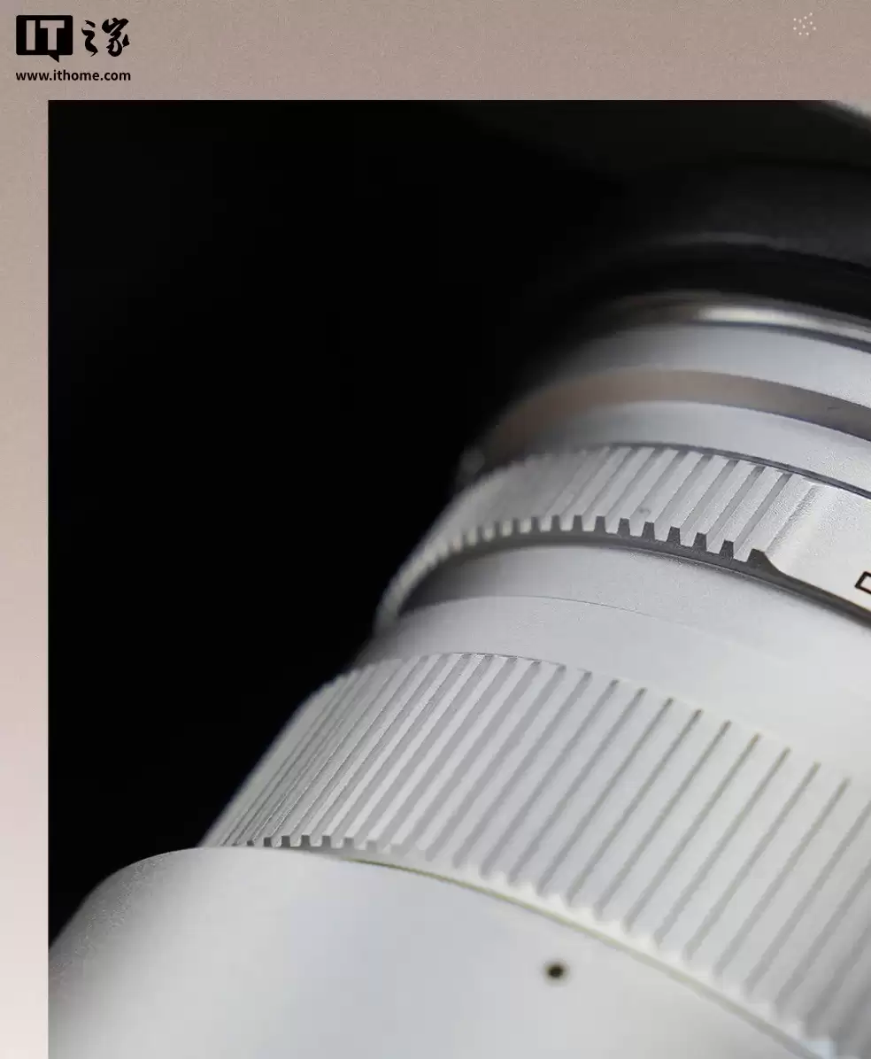 ���� AF 40mm F2 �����ͷ������ɫ�汾���У���ѡ E/Z/L ���ڣ�925 Ԫ