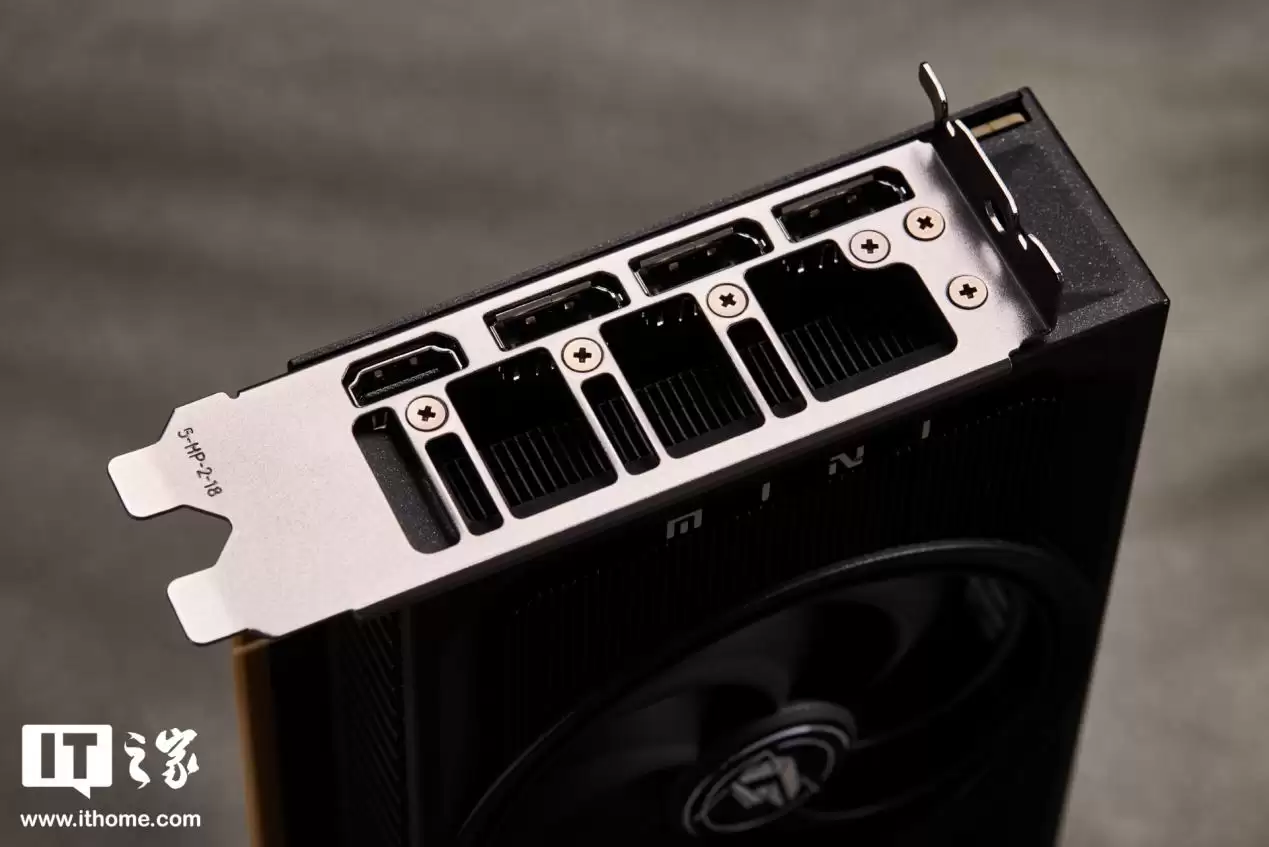 ��IT֮�ҿ��䡿�߲ʺ� iGame GeForce RTX 5060 Ti Mini OC 16GB �Կ�ͼ�ͣ��������ͣ���ҵӲ�˷�