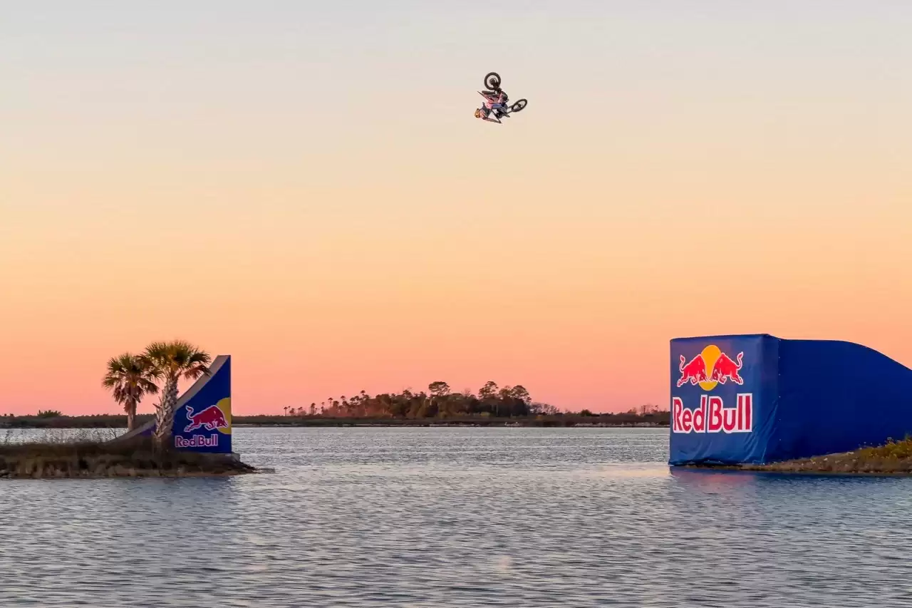 40+ ̨ƻ�� iPhone 17 Pro Max ȫ�� 4K ��¼��Χ�ۺ�ţ����ˮ�Ϸɳ�