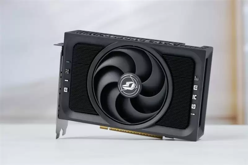 iGame RTX 5070 Mini OC������180mmС�����������