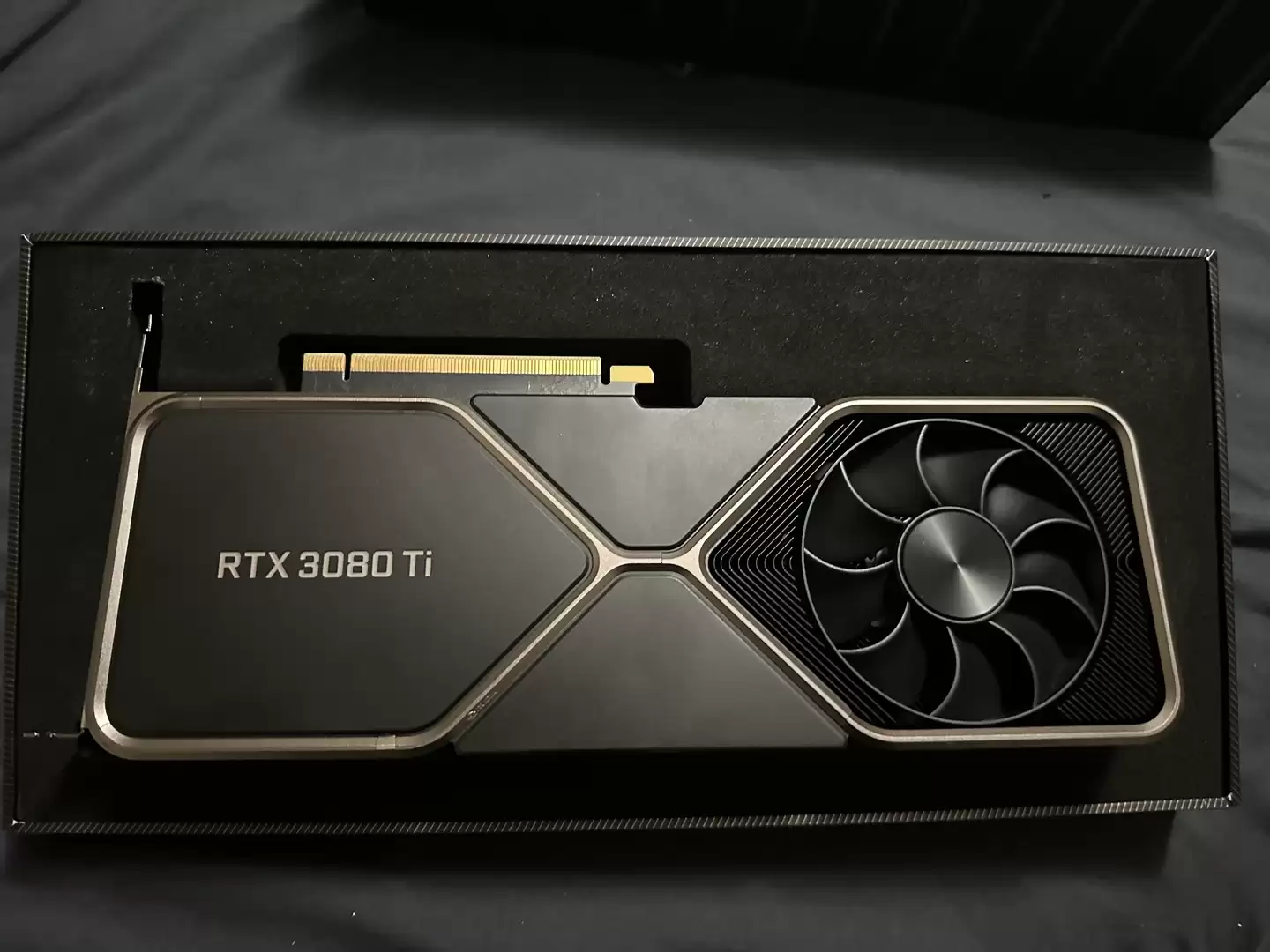 20GB Ӣΰ�� RTX 3080 Ti �����Կ��������Դ�ȱ�׼��� 8GB