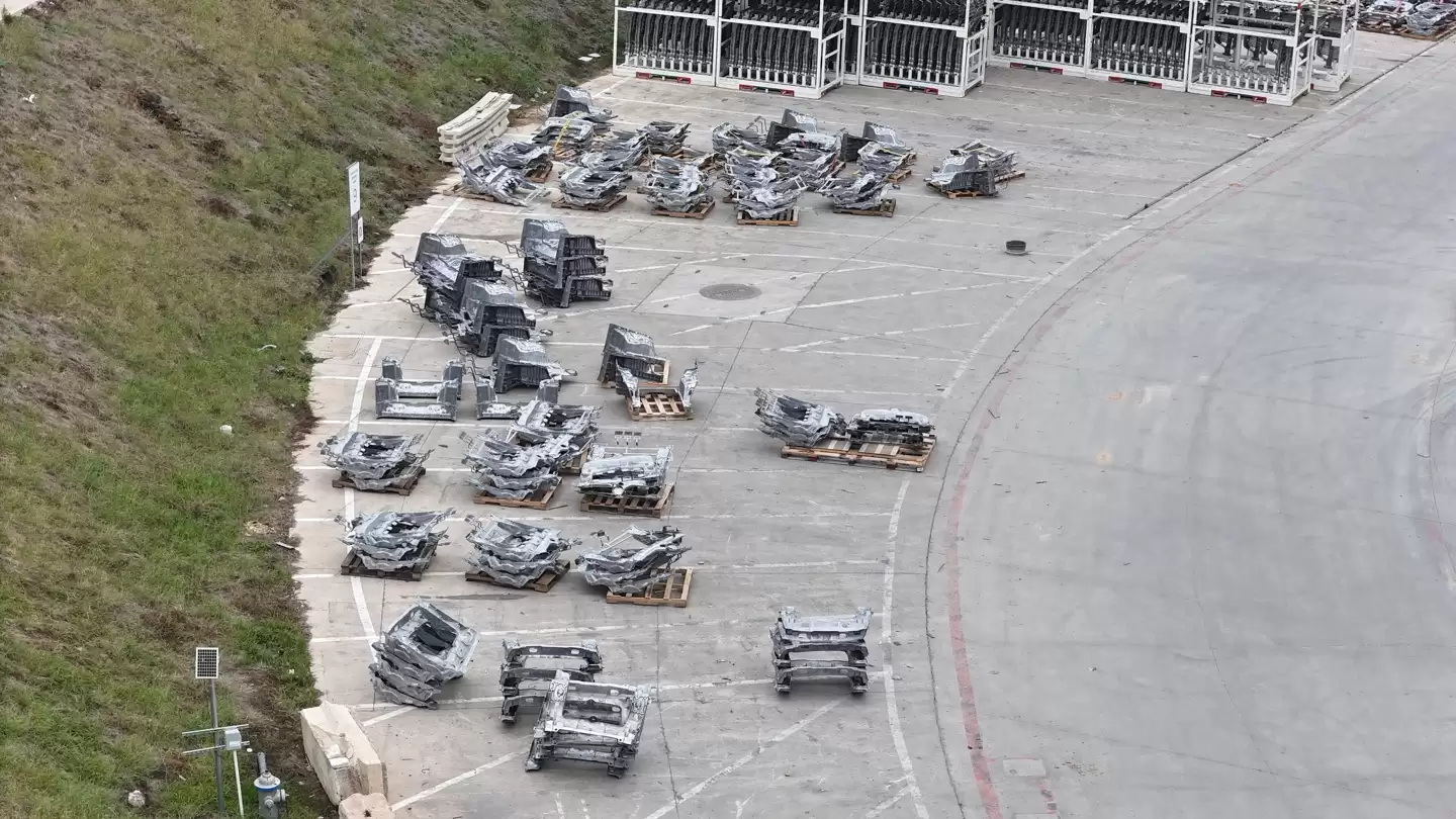 ������Լ 130 �죬��Ƭ��ʾ��˹�� Cybercab ��������ײ����